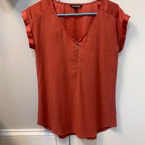 Express shirt with gold zipper